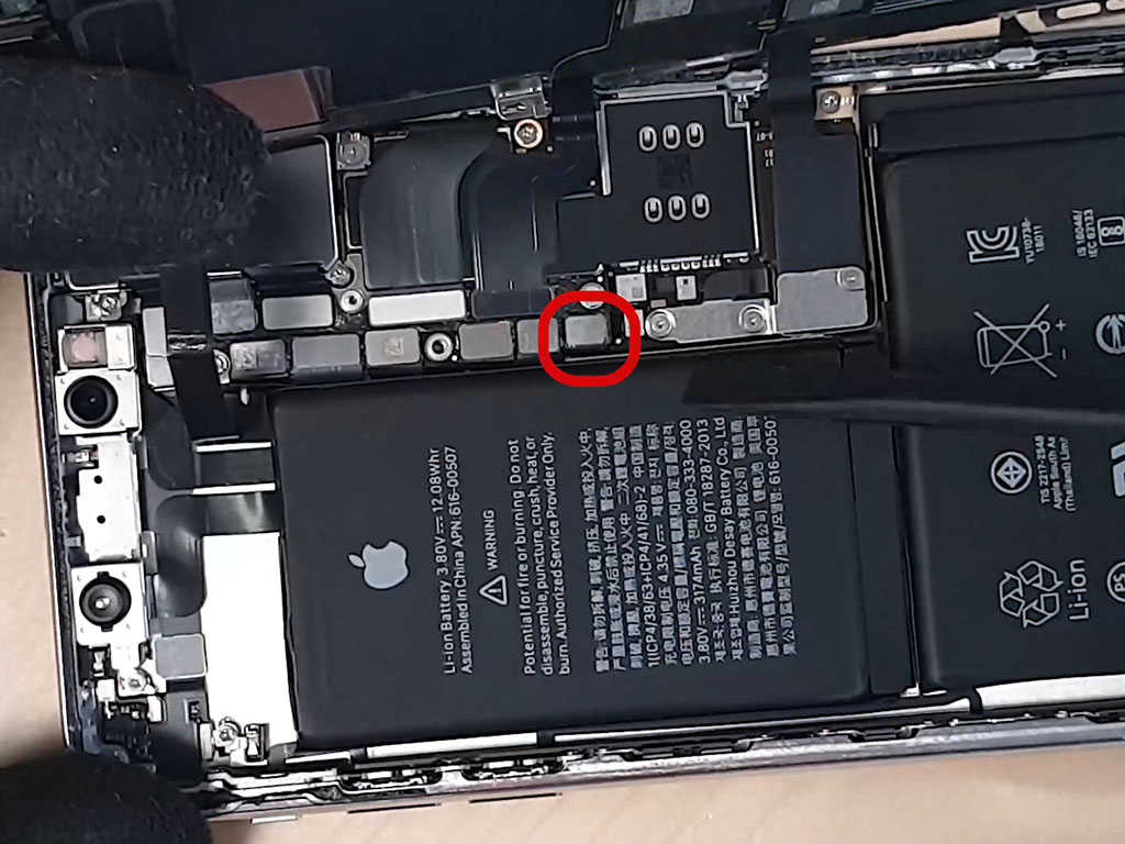 changer l'écran de l'iphone Xs Max en déconnectant la batterie